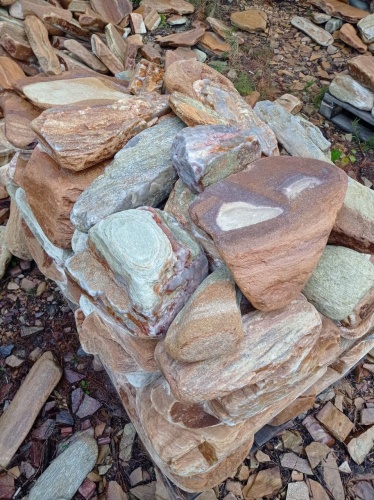 Златолит жёлтый, жёлто-зелёный глыбки и валуны для ланшафтного дизайна купить в Орле