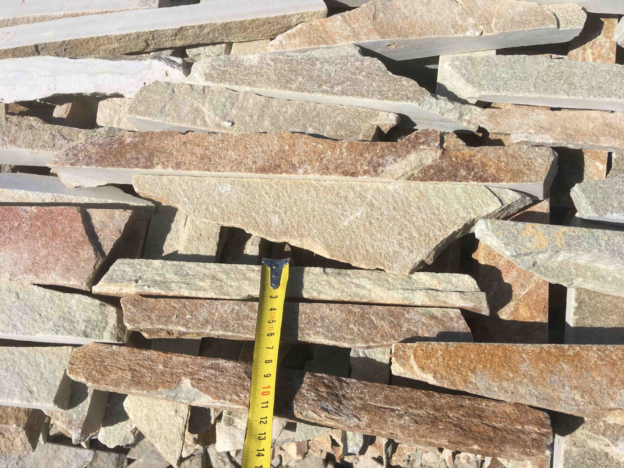 Горбушка златолит золотистый для облицовки купить в Орле