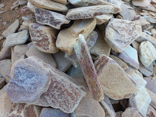 Златолит жёлтый, жёлто-зелёный глыбки и валуны для ланшафтного дизайна купить в Орле