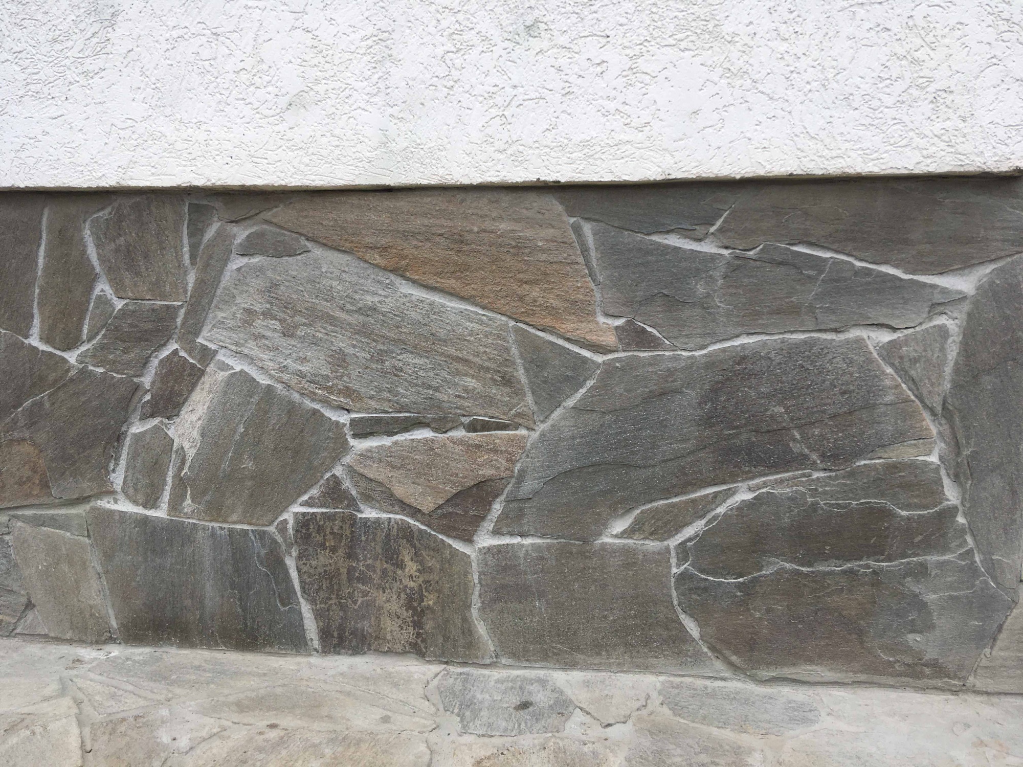 Плитняк златолит Уральский для цоколя, отмостки купить в Орле