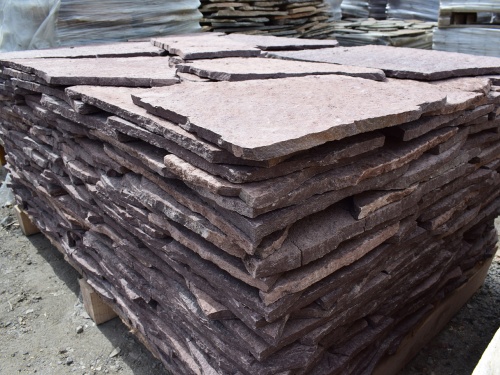 Плитняк лемезит бордовый для облицовки цоколя 20-25 мм  купить в Орле