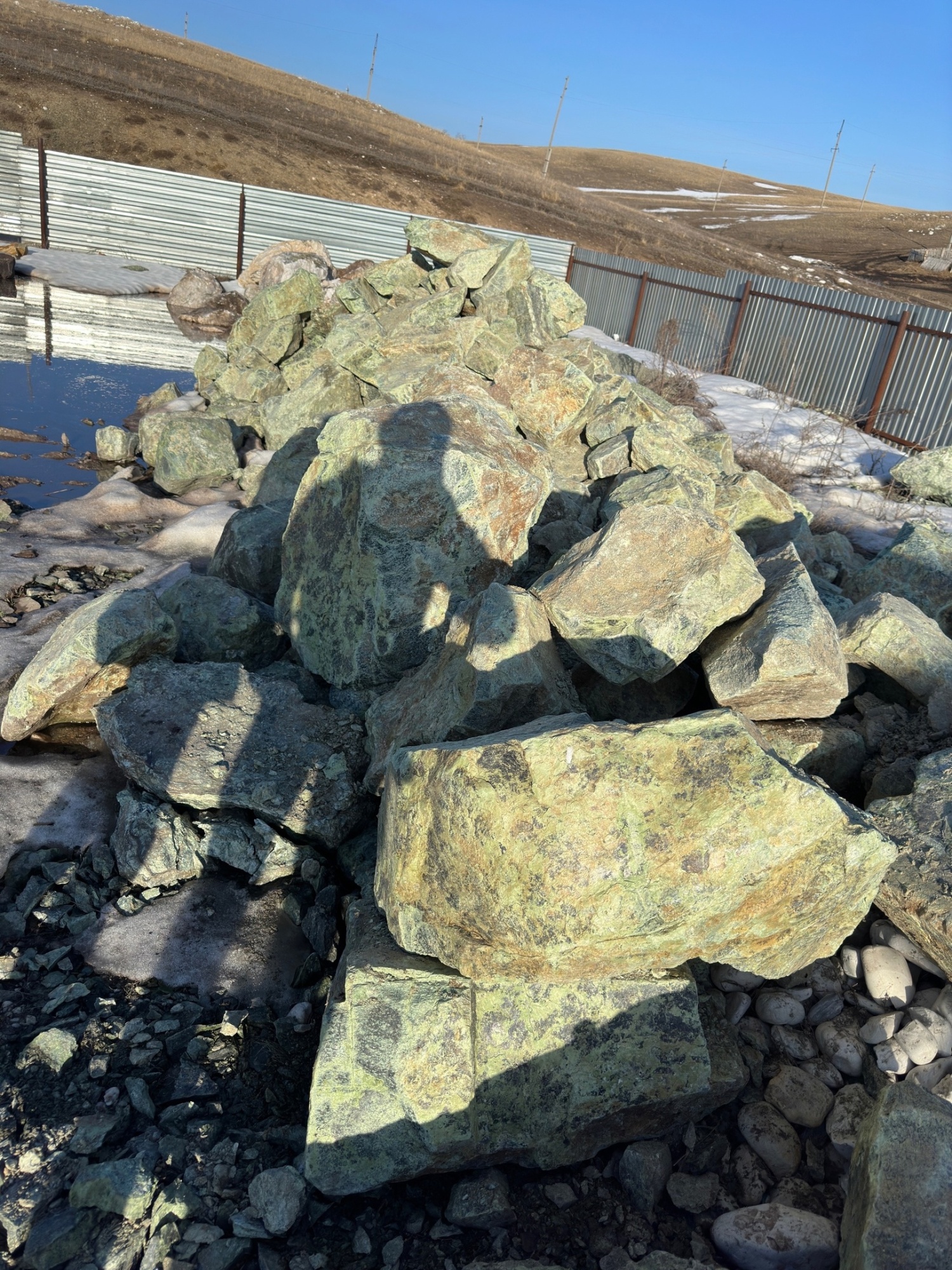 Камни для ландшафтного дизайна зелёные 10-60 килограмм купить в Орле