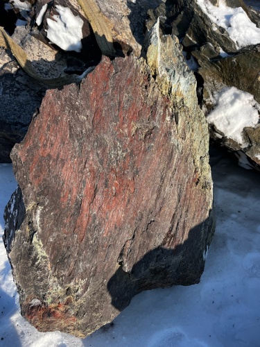 Ландшафтные глыбы красно-фиолетовые 200-1000 килограмм купить в Орле