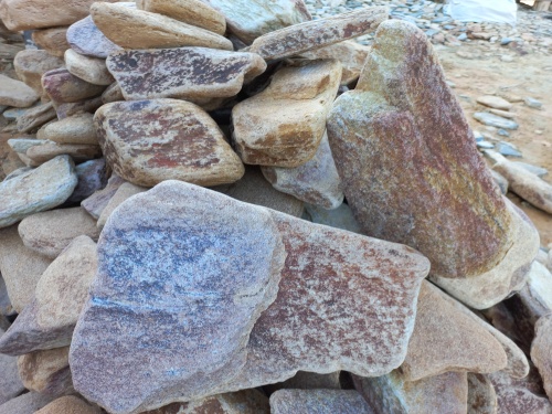 Златолит жёлтый, жёлто-зелёный глыбки и валуны для ланшафтного дизайна купить в Орле