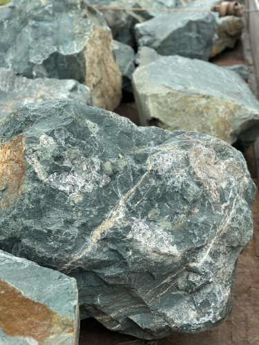 Камни для ландшафтного дизайна зелёные 10-60 килограмм купить в Орле