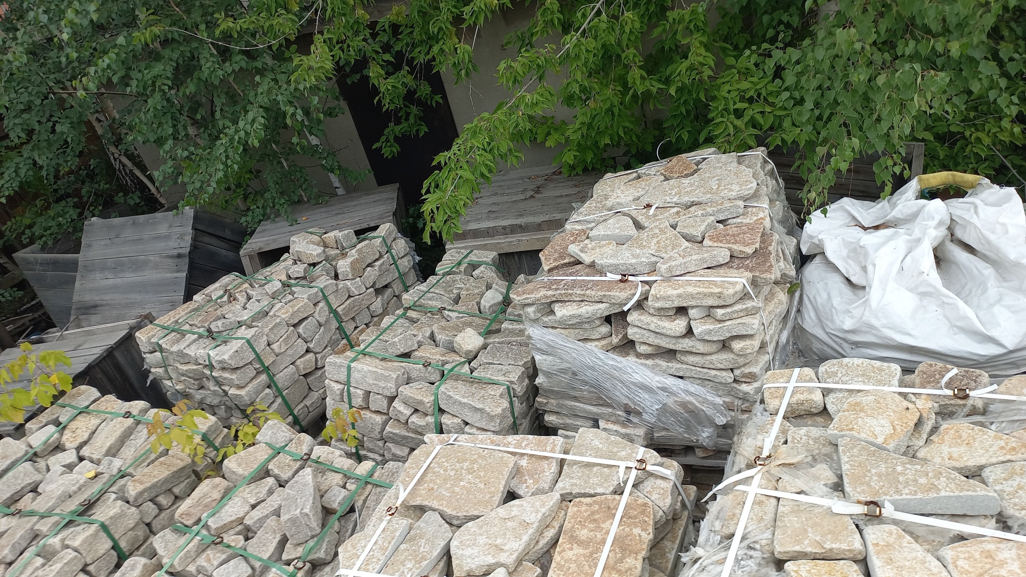 Плитняк гранитный галтованный купить в Орле