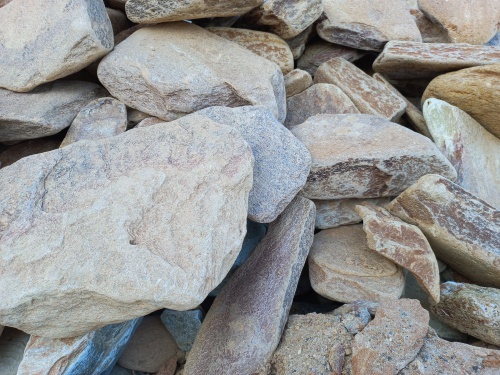 Златолит жёлтый, жёлто-зелёный глыбки и валуны для ланшафтного дизайна купить в Орле