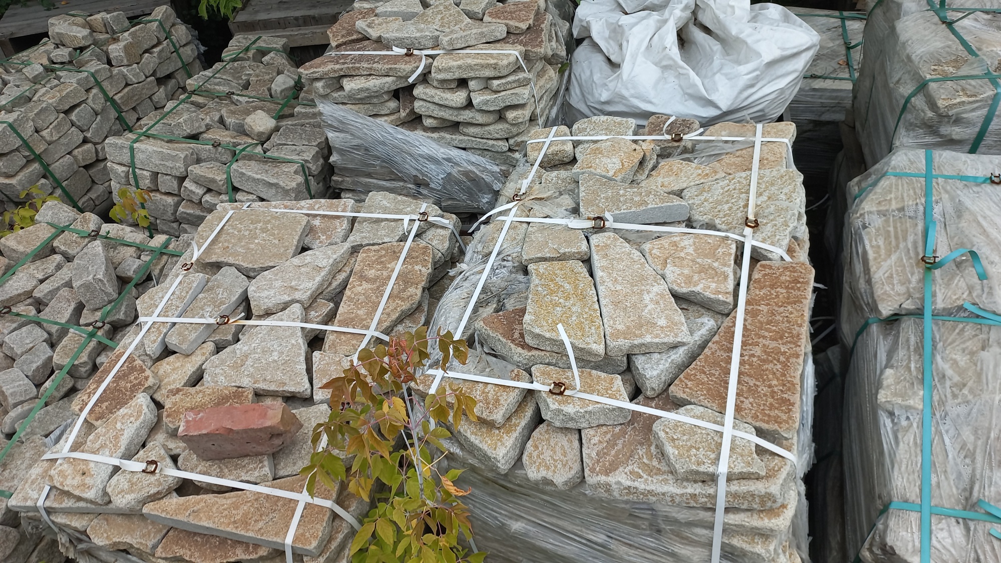 Плитняк гранитный галтованный купить в Орле