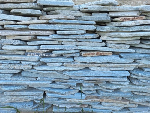 Плитняк златолит зелёный галтованный для цоколя купить в Орле