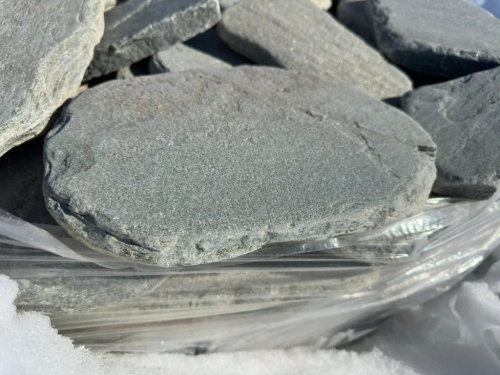 Плитняк златолит зелёный галтованный для цоколя купить в Орле